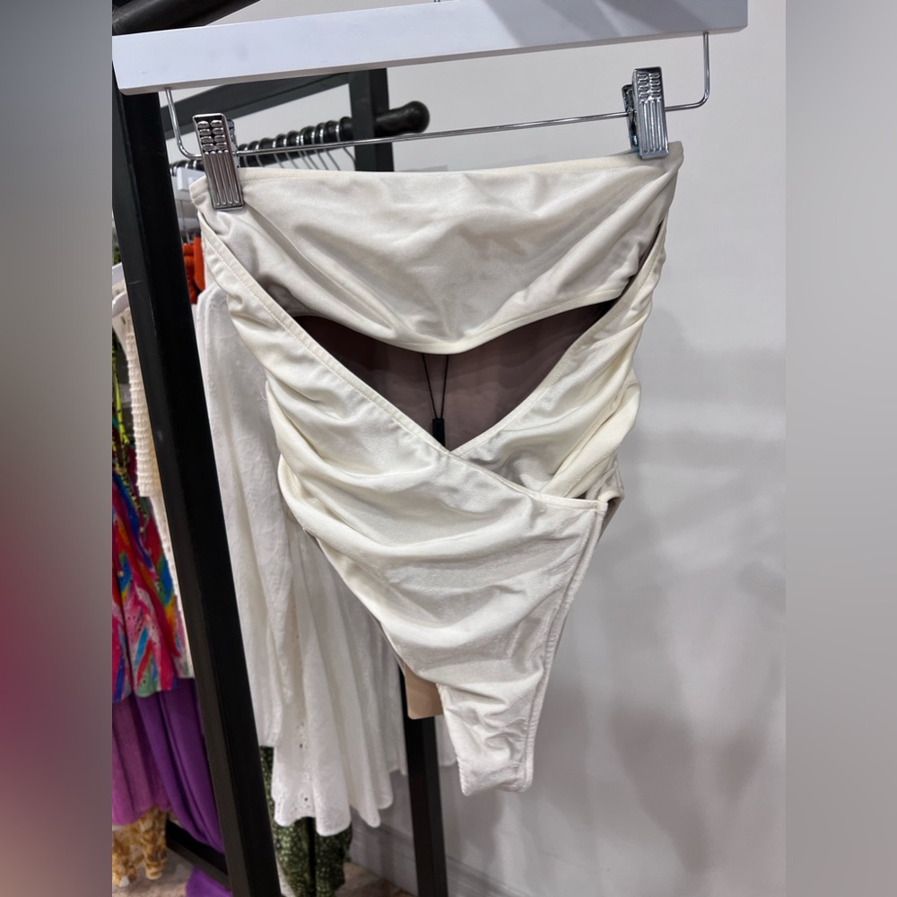 NWT ADRIANA DEGREAS
